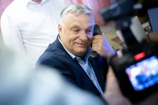 Orbán spends an hour on the phone with Putin