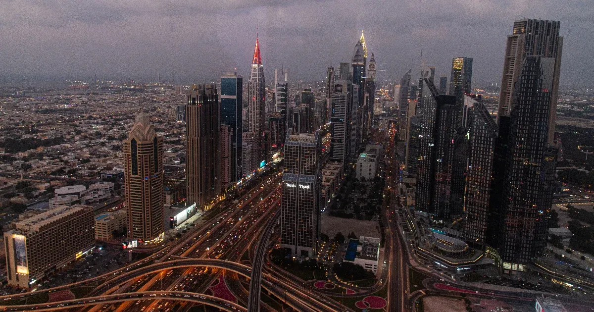 Egy év börtönt kapott a 18 éves brit fiú, aki Dubajban szexelt egy 17 éves lánnyal