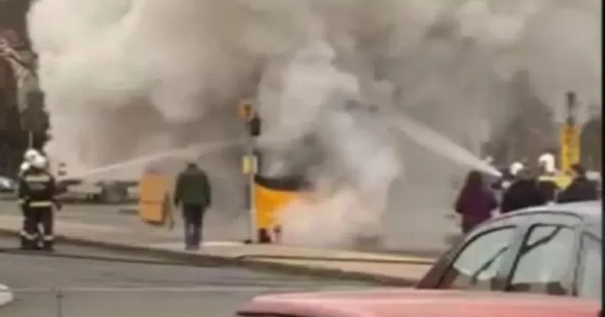 Kigyulladt és leégett egy busz vezetőfülkéje Tiszaújvárosban