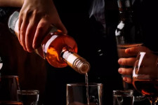 Egyre több fiatal koccint alkoholmentes itallal szilveszterkor