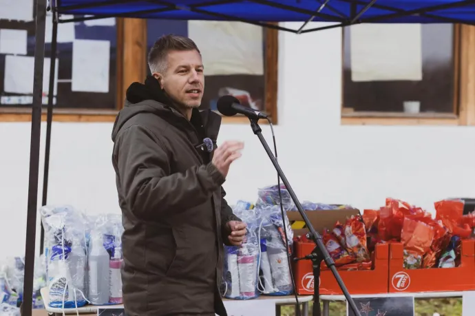 Orbán Viktornak is szorítana helyet Magyar Péter a Tisza karácsonyi kamionján