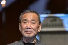 Díszdoktori címet kapott Murakami az egyetemétől, pedig szerinte borzalmas diák volt