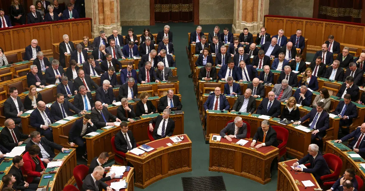 Gyorsan átírtak 27 törvényt, a legfontosabbak röviden