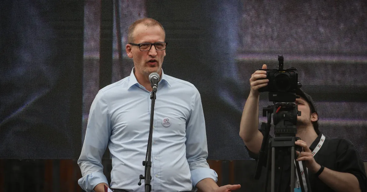A tiszás Tarr Zoltán szerint a Partizánnak kitálaló műemlékes ügye miatt fokozhatták le a feleségét