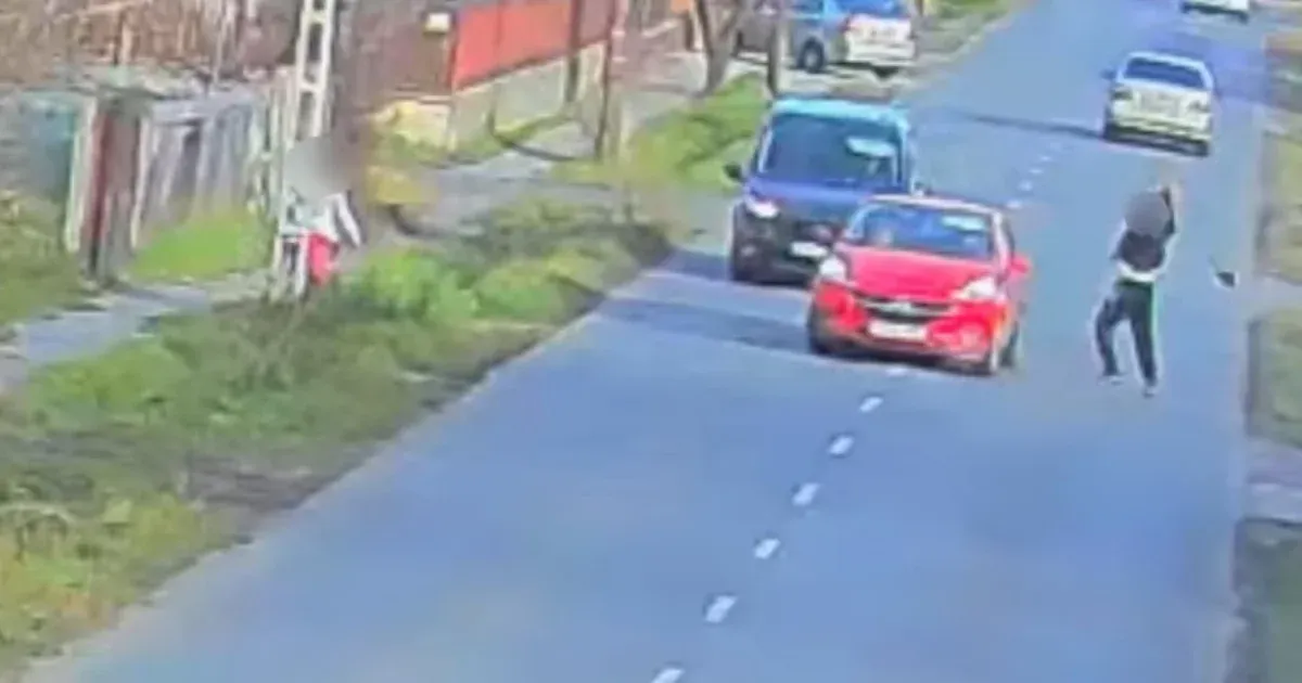 Ásóval terrorizálta a közlekedő autósokat egy férfi Kiskunhalason, mert összeveszett a feleségével