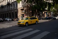 Félmilliárdos tendert ír ki a kormány a minisztériumi dolgozók taxizására