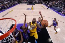 Újabb rekordot döntött LeBron James: Nála többet senki nem játszott az NBA-ben