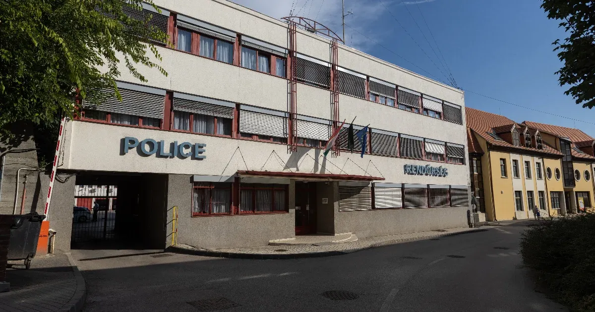 Felhívta egy nő a szekszárdi rendőröket, hogy bántalmazták, de csak egy TikTok-kihívás volt az egész