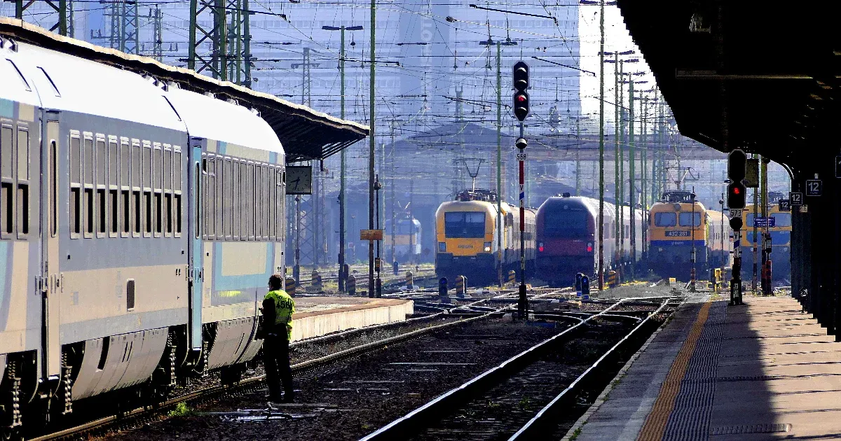 Milliós fizetésemeléseket osztott a MÁV szolgáltatócége a vezetőinek novemberben