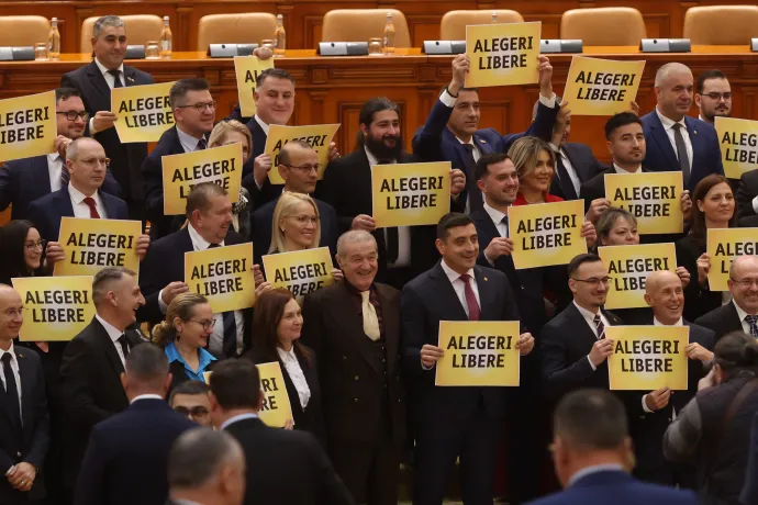 Az AUR képviselői a parlament nyitóülésén – Fotó: George Călin / Inquam Photos