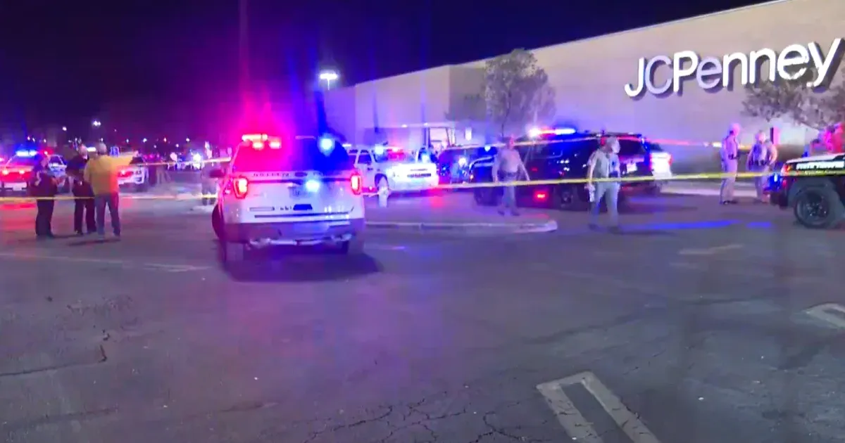 Egy bevásárlóközpontba hajtva sebesített meg többeket egy rendőrök elől menekülő ámokfutó Texasban