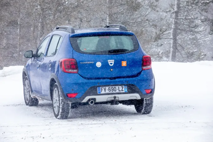 A Dacia Sandero az európai autópiac új királya, letaszította a Tesla Model Y-t