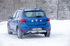 A Dacia Sandero az európai autópiac új királya, letaszította a Tesla Model Y-t
