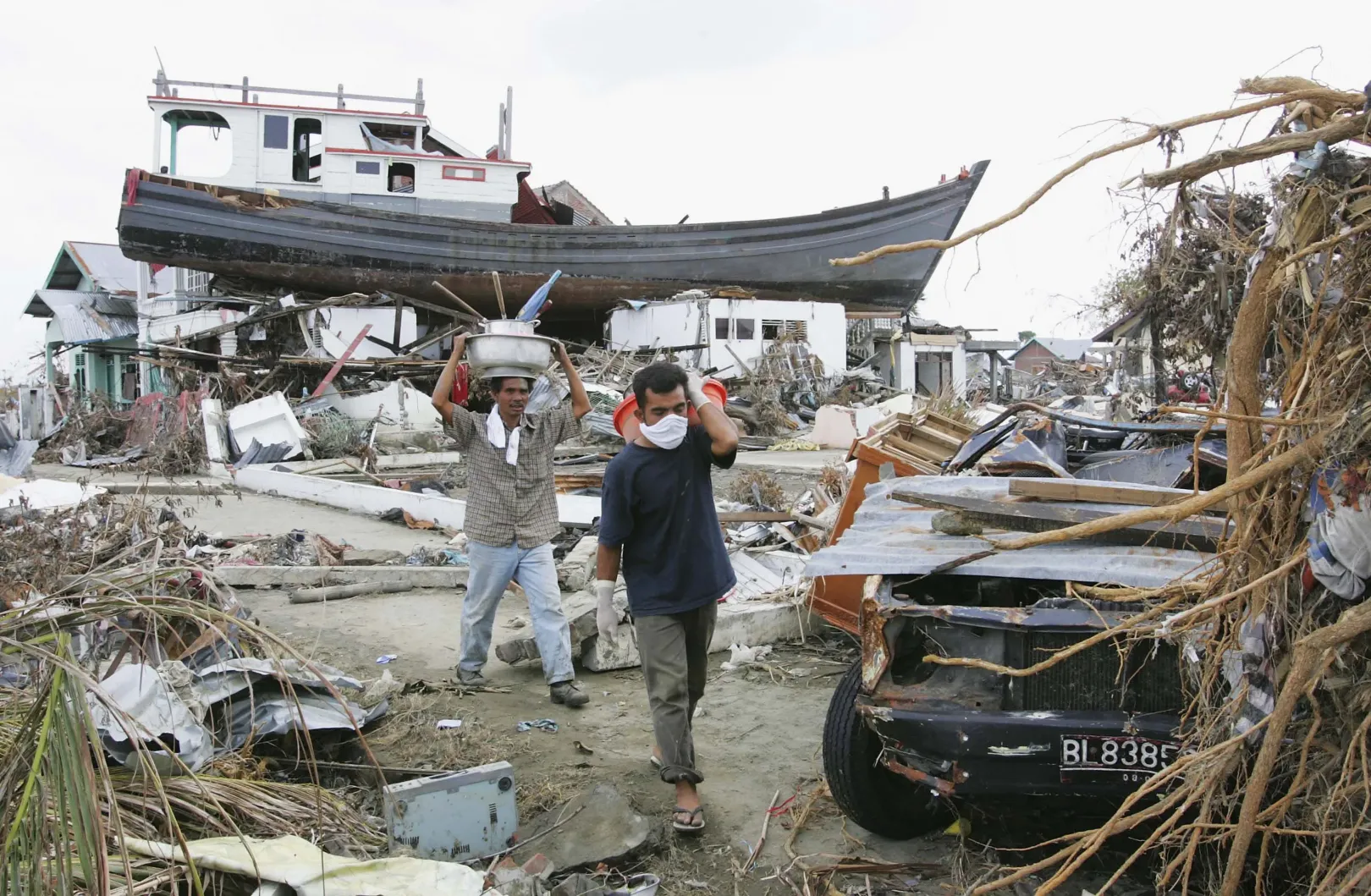 Banda Aceh 2005. január 5-én – Fotó: Dimas Ardian / Getty Images