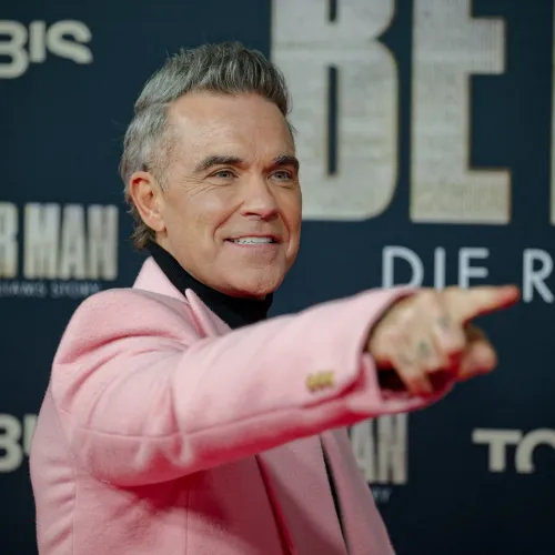 Robbie Williams újra megpróbálkozna az érettségivel, hogy ne tartsák butának