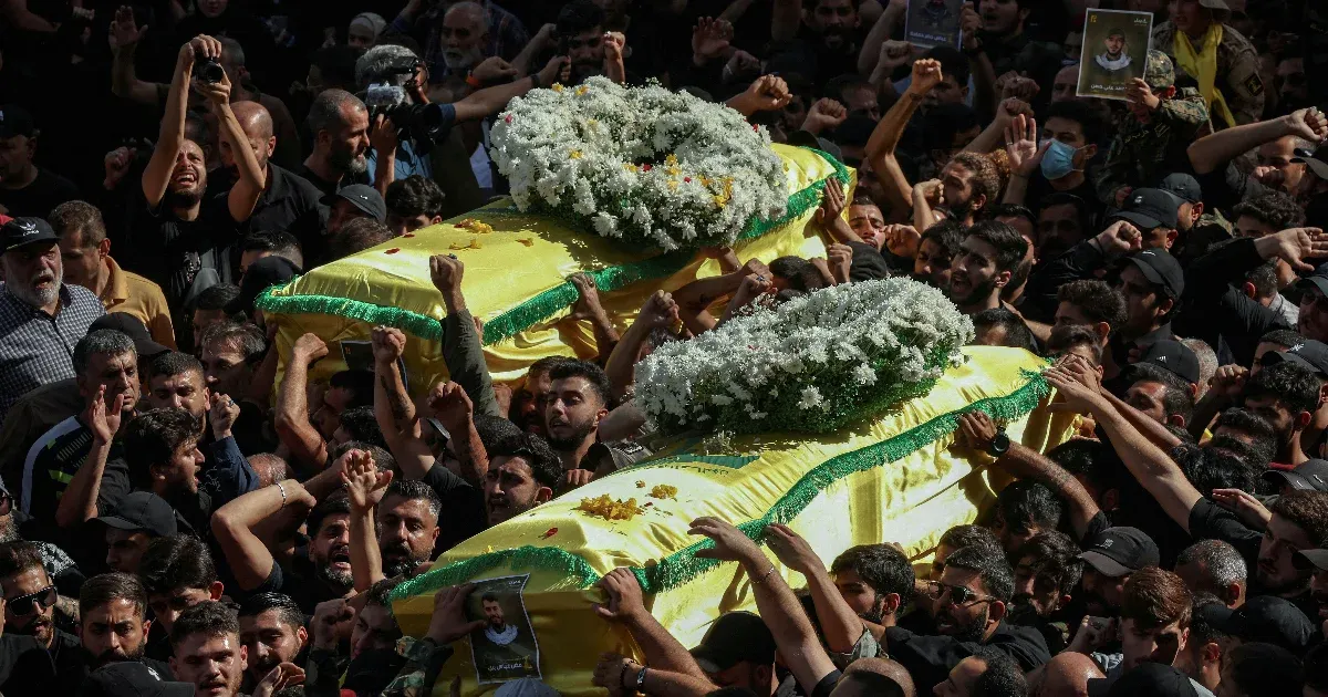 Két visszavonult Moszad-ügynök elárulta, hogyan verték át a Hezbollahot a robbanó személyhívókkal és walkie-talkie készülékekkel