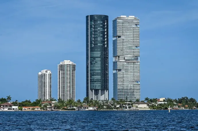 Süllyednek Florida ikonikus luxusingatlanjai, köztük a Trump Tower III is