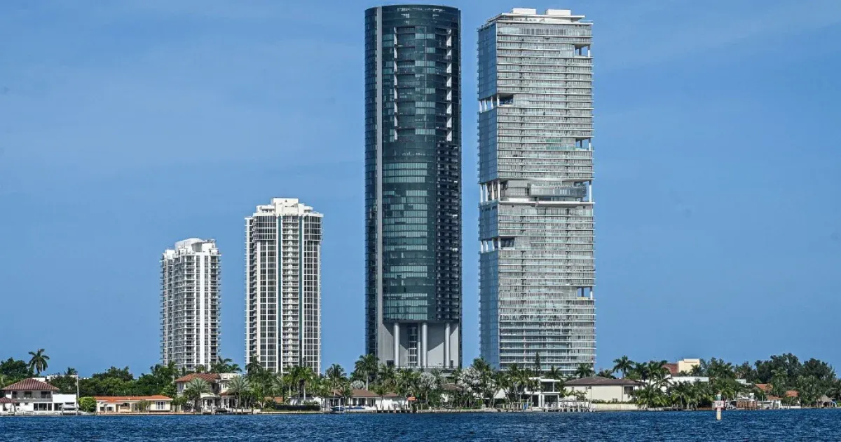 Süllyednek Florida ikonikus luxusingatlanjai, köztük a Trump Tower III is