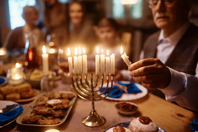 Hanuka: fánkok, latkes és Holofernész feje