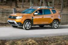 A Dacia Duster és Ford Puma a szubkompakt SUV szegmens top 5-ös listáján szerepelnek