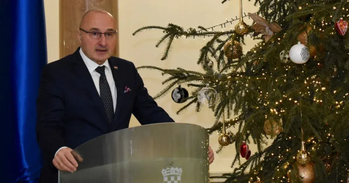 Croatian Foreign Minister upset after receiving atlas of Hungary as a gift from Hungarian Ambassador to NATO