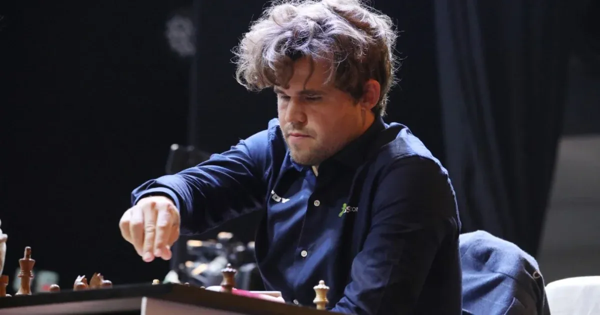 Mégis versenyezni fog a sakkvilágbajnokságon a farmerbalhé után visszalépő Magnus Carlsen