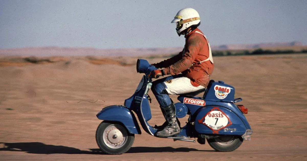 Az őrült csapat, ami Vespával vágott neki a legendás Dakar-ralinak