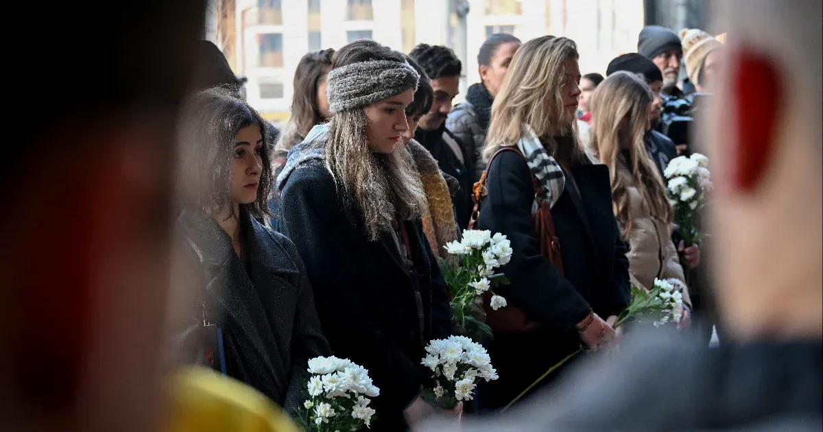 Tizennégy év és hat hónap börtönre ítélték a belgrádi iskolai lövöldöző apját