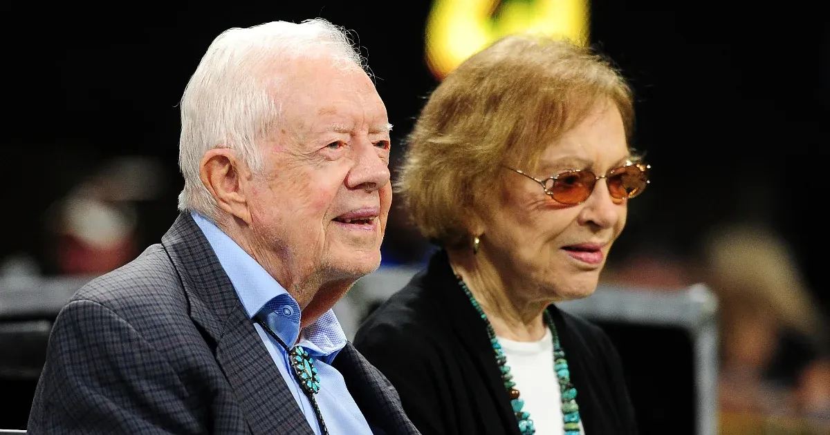 Texas kormányzója tévedésből Jimmy Carter egy éve meghalt feleségének nyilvánított részvétet a férje halála miatt