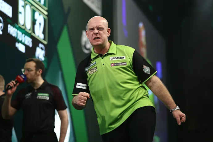 Michael van Gerwen simán nyerte az elődöntőjét a dartsvilágbajnokságon – Fotó: James Fearn / Getty Images