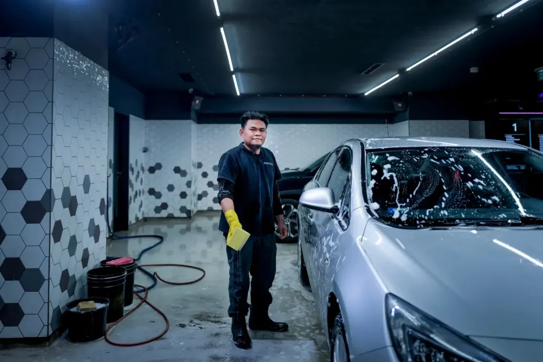 Only one in ten Hungarian applicants do the job well, so a Budapest car wash is building motorists' confidence with Filipinos