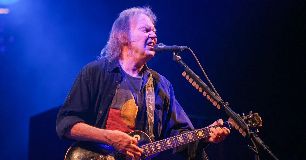 Neil Young először lemondta, majd mégis elvállalta fellépését a Glastonburyn