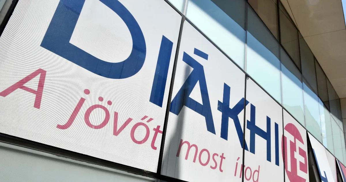 Közel 10 százalékra emelkedett a diákhitel kamata