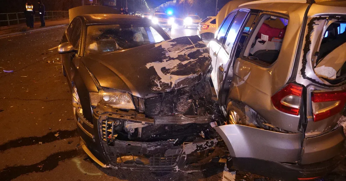 Rendőrök elől menekülő sofőr okozott balesetet Budapesten