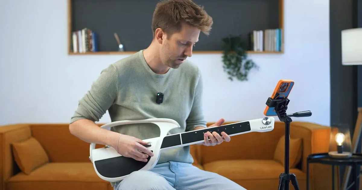 Nem tudsz gitározni? Tessék, itt egy Guitar Hero-kontroller és egy sampler fura szerelemgyereke!