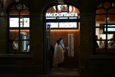 Sok száz fiatal dolgozója vádolja zaklatással a brit McDonald'sot