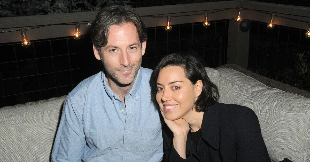 „Elképzelhetetlen tragédia” – megszólalt Aubrey Plaza és a család Jeff Baena haláláról