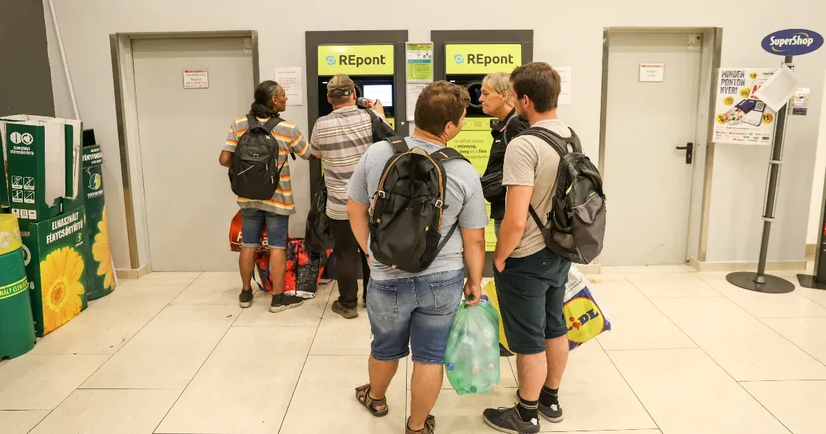Kevés dolog pörög annyira, mint az italcsomagolások visszaváltása egy budapesti szombaton