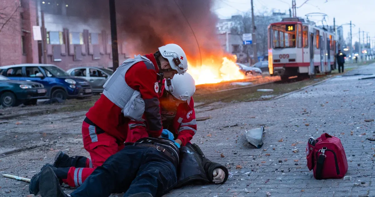 Siklóbomba talált el egy lakónegyedet Zaporizzsjában, 13 ember meghalt az orosz támadásban