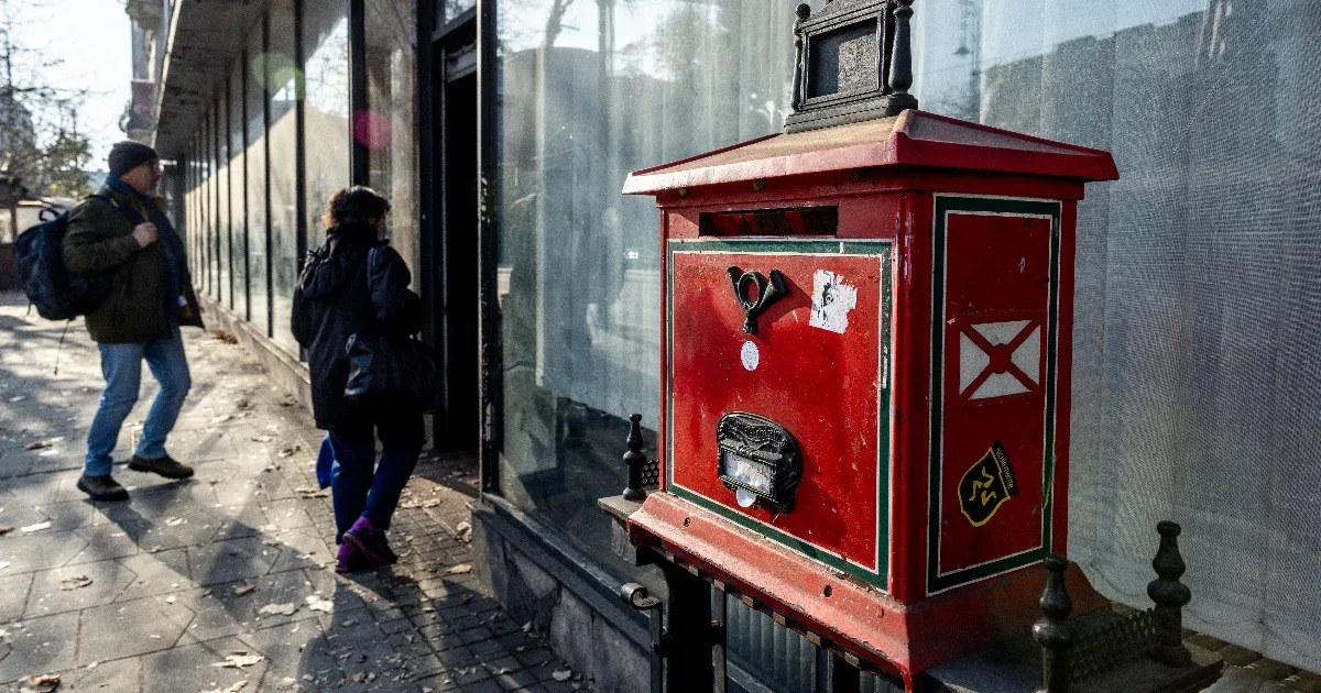 Leépítés van a Magyar Postánál, nemcsak a bezárt postákból küldenek el embereket