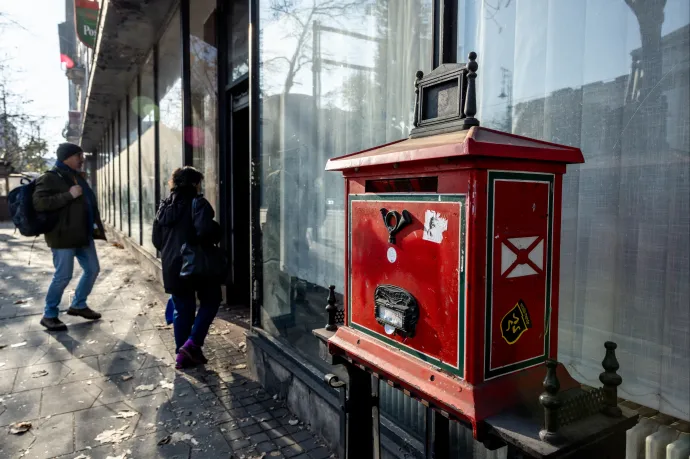 Leépítés van a Magyar Postánál, nemcsak a bezárt postákból küldenek el embereket