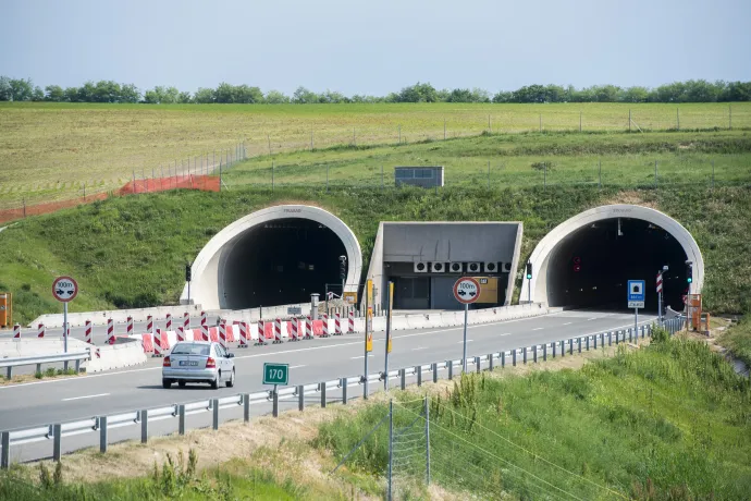 Az M6-os autópálya C jelzésű alagútja Véménd közelében – Fotó: Sóki Tamás / MTI