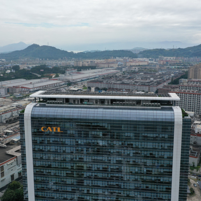 Magyarországnak is figyelmeztető jel a CATL amerikai listázása