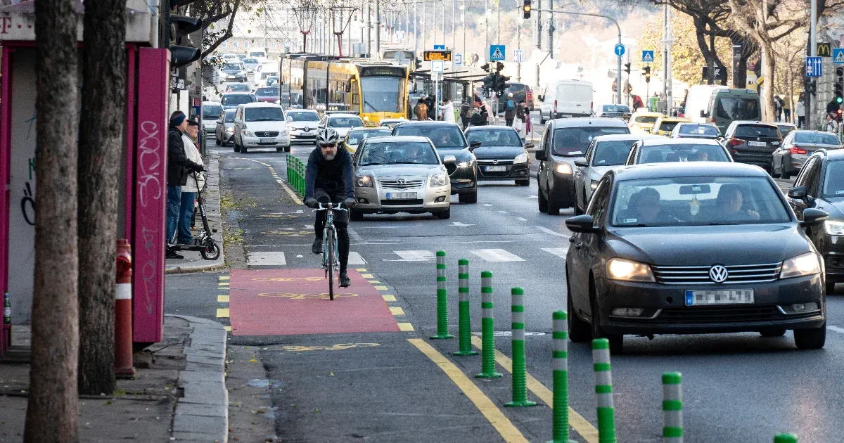 Uniós támogatásból épülhet fizikailag védett bringasáv a Nagykörúton, a Váci úton és az Üllői úton