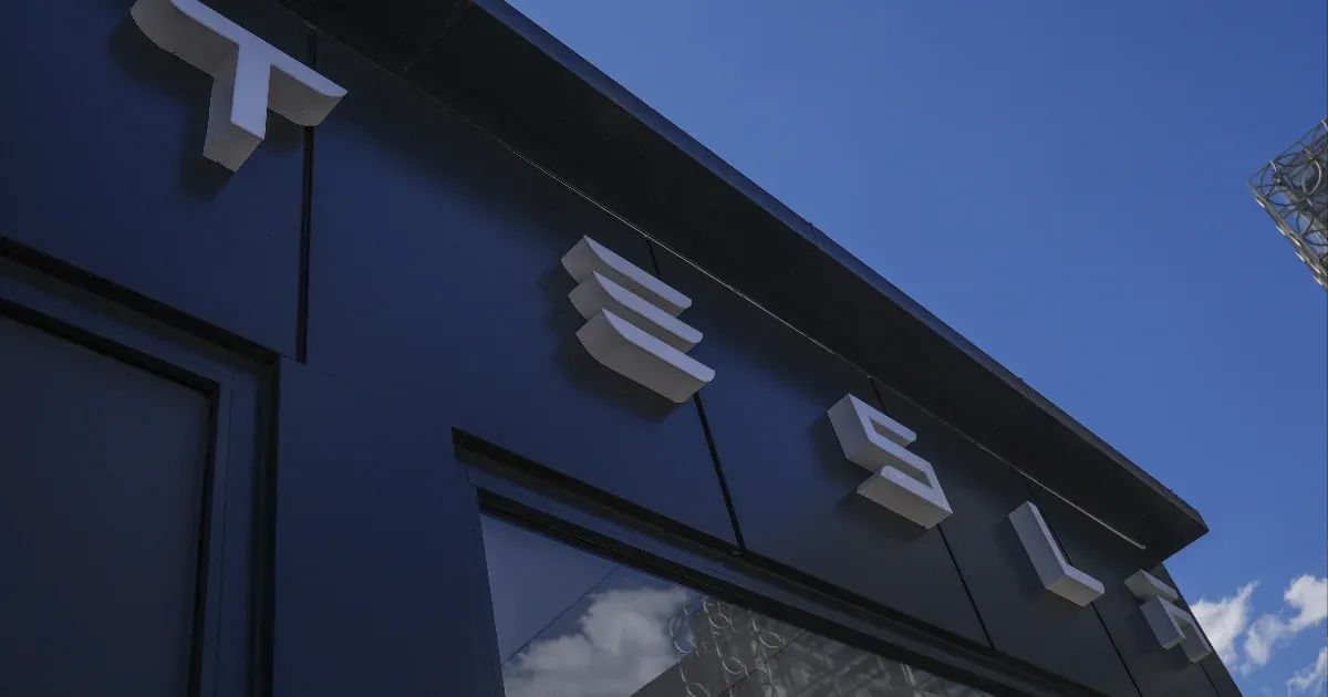 Eladta 236 milliárd forintot érő Tesla-részvénycsomagját Európa egyik legnagyobb nyugdíjalapja