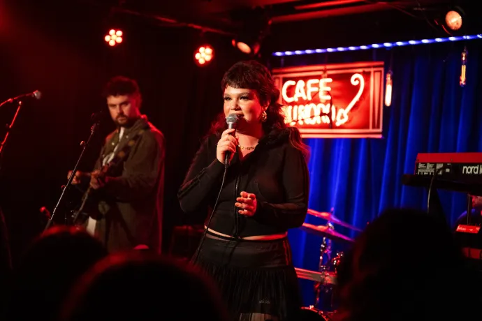 Lola Young a Cafe du Nordban San Franciscóban, 2024 áprilisában – Fotó: Dana Jacobs / Getty Images