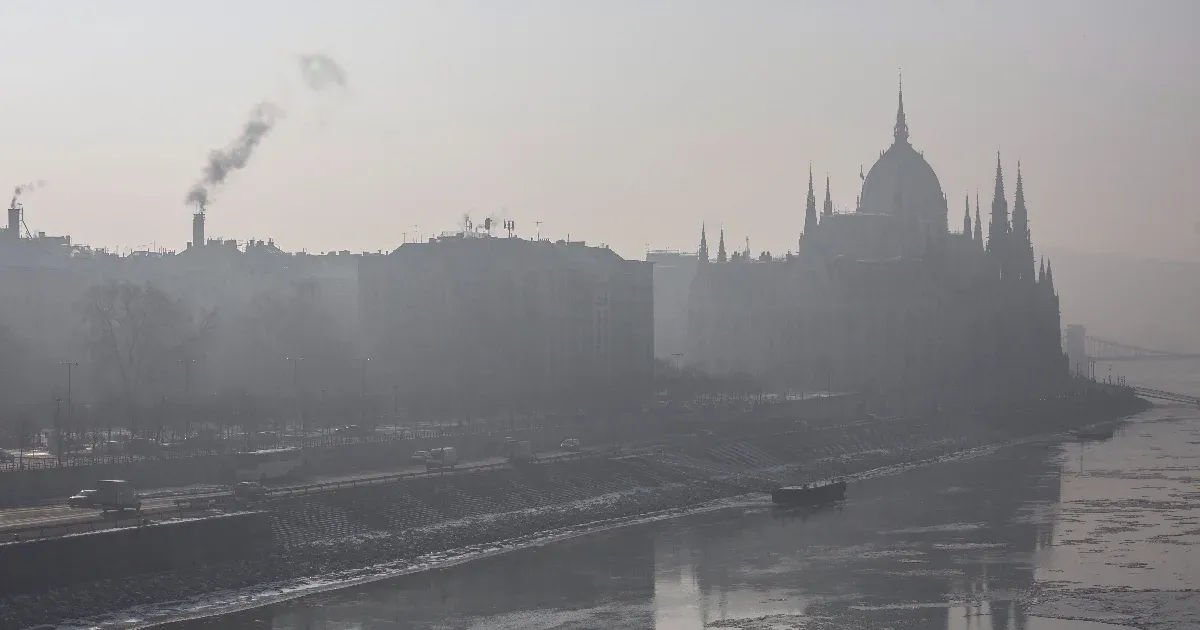 Hogy lehet, hogy szilveszterkor fuldokolt Budapest, a mérések szerint mégse volt extrém szennyezett a levegő?