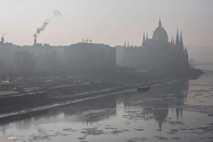 Hogy lehet, hogy szilveszterkor fuldokolt Budapest, a mérések szerint mégse volt extrém szennyezett a levegő?