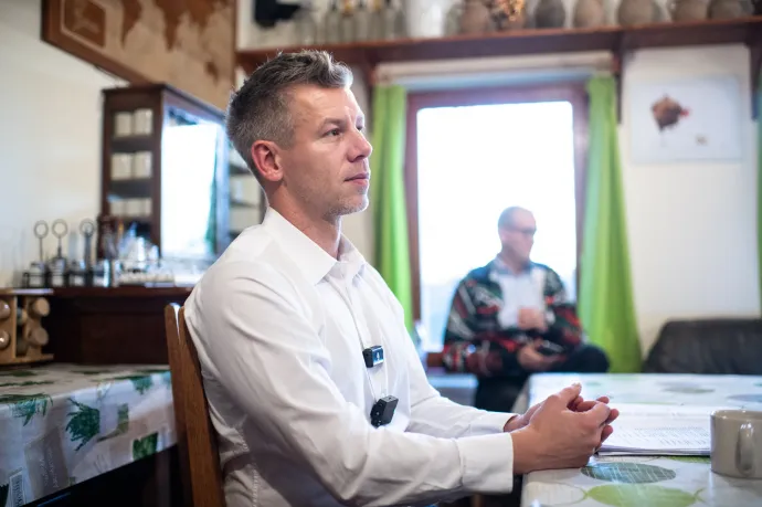 Magyar Péter megszavaztatja, hogy maradjon-e EP-képviselő