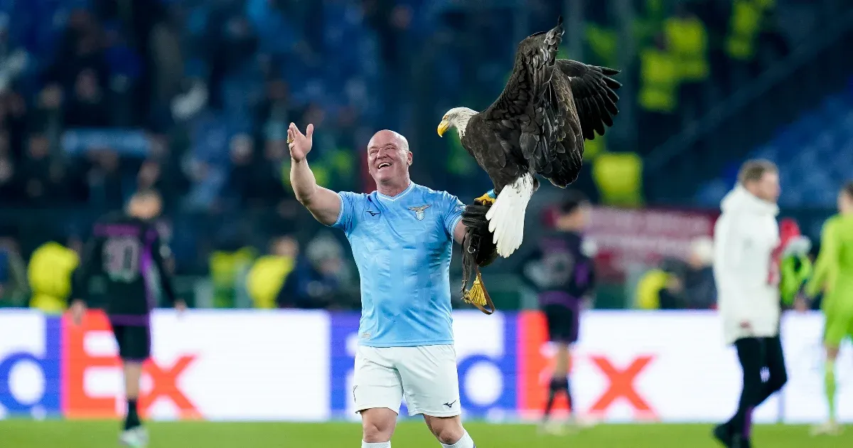 A Lazio kirúgta a solymászát, mert péniszfotót posztolt magáról